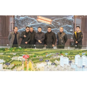 东兰县委书记黄贤昌到广西新莱建设有限公司
