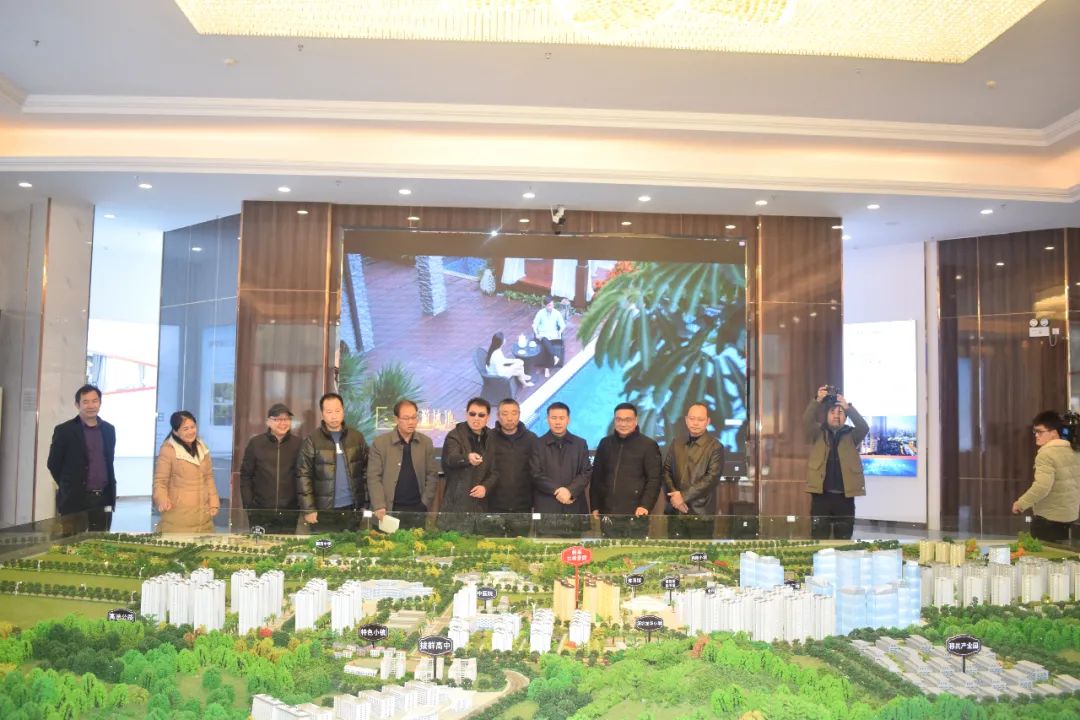 东兰县委书记黄贤昌考察指导新莱云峰豪庭(图4)
