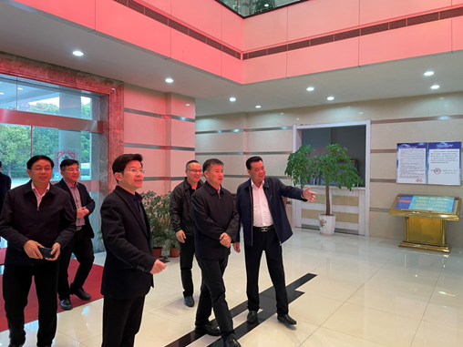 广西新莱建设有限公司总经理张贤兵陪同广西河池市政协副主席、东兰县委书记黄贤昌等东兰县考察团前往南通苏中建设有限公司调研指导(图1)