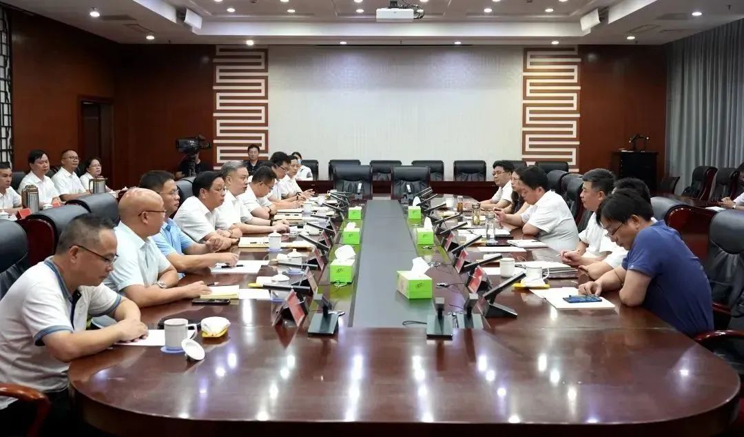 新莱集团董事长张贤兵陪同东兰党政代表团到江苏省海安市考察交流(图1)