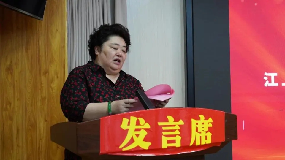 “曜阳关爱行动 走进老区东兰”丨我司董事长张贤兵参加江上青助学项目广西办公室揭牌仪式并接受广西办公室牌(图3)